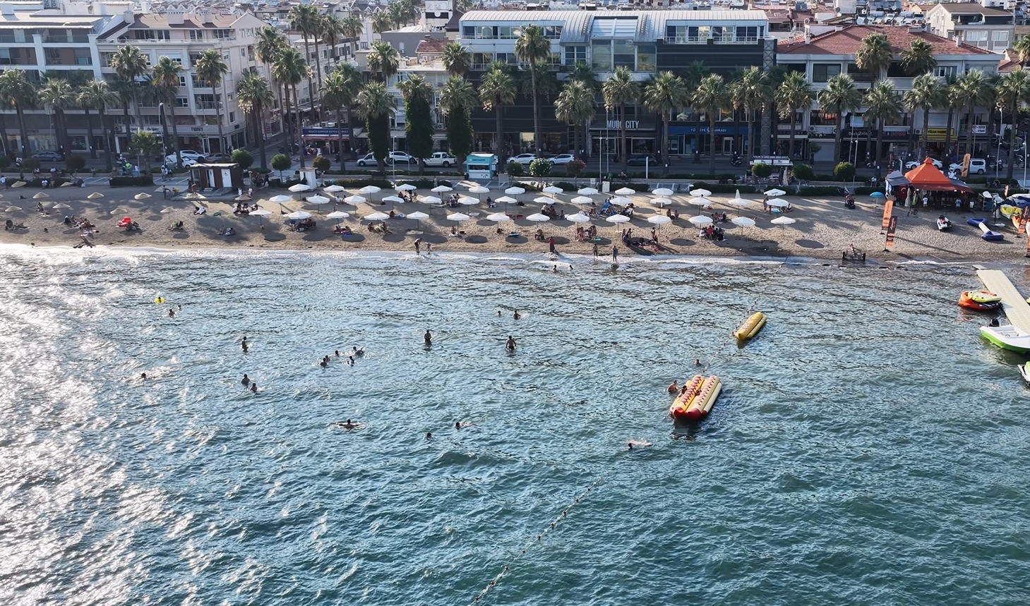 okullar tatil oldu marmaris sahilleri dolmaya basladi 0