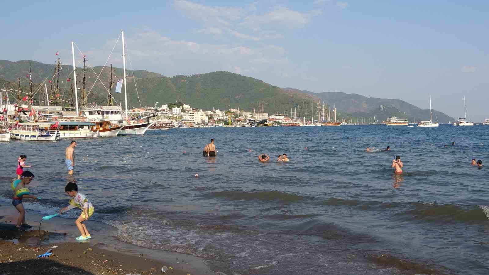 okullar tatil oldu marmaris sahilleri dolmaya basladi 1 PFLQwvCZ