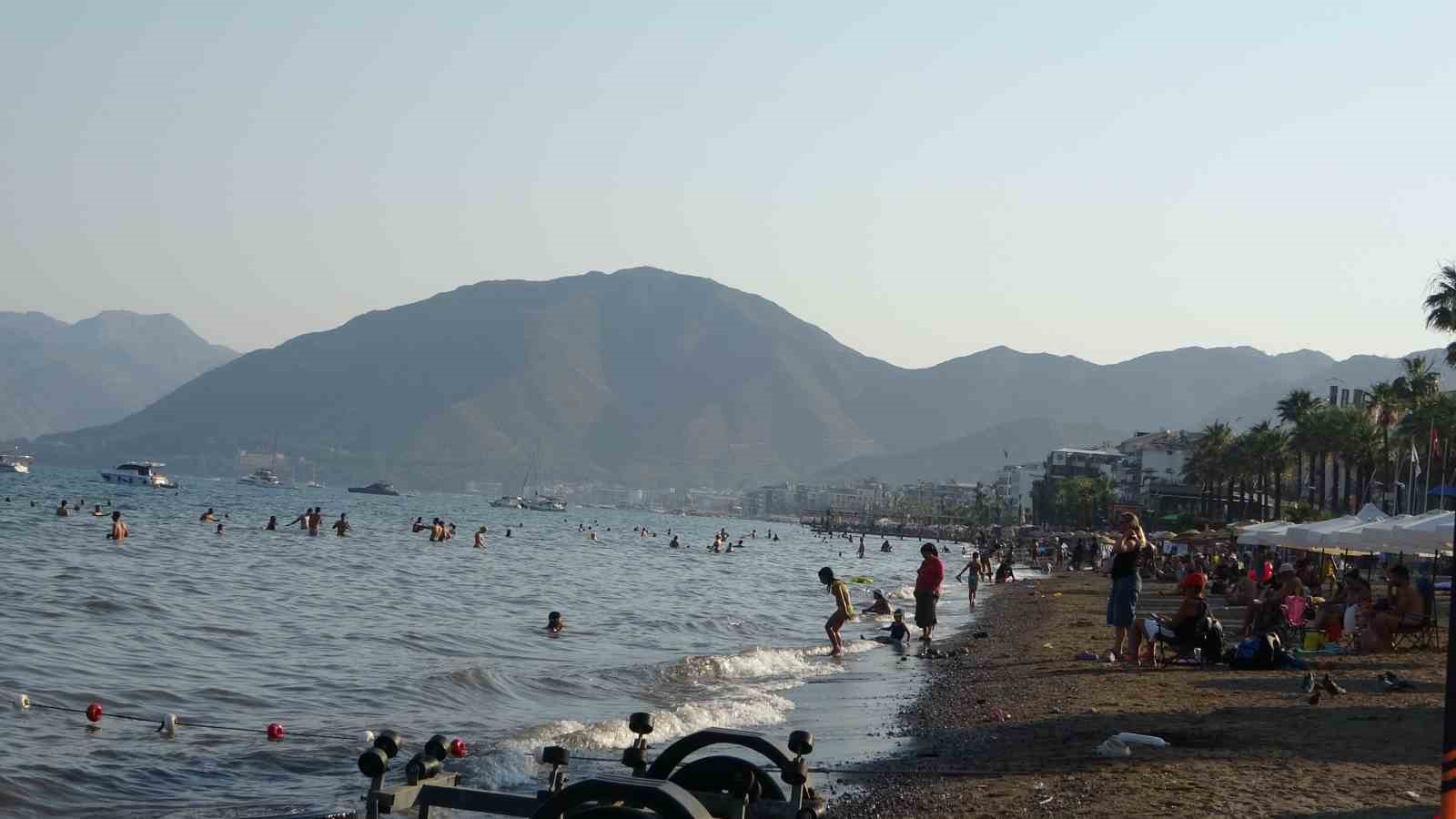 okullar tatil oldu marmaris sahilleri dolmaya basladi 3 qIIJgiiz