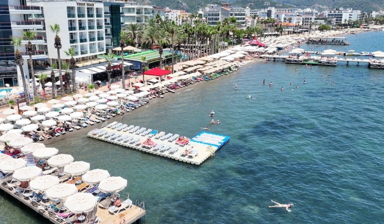 okullar-tatil-oldu-marmaris-sahilleri-dolmaya-basladi-8a2fDE13.jpg