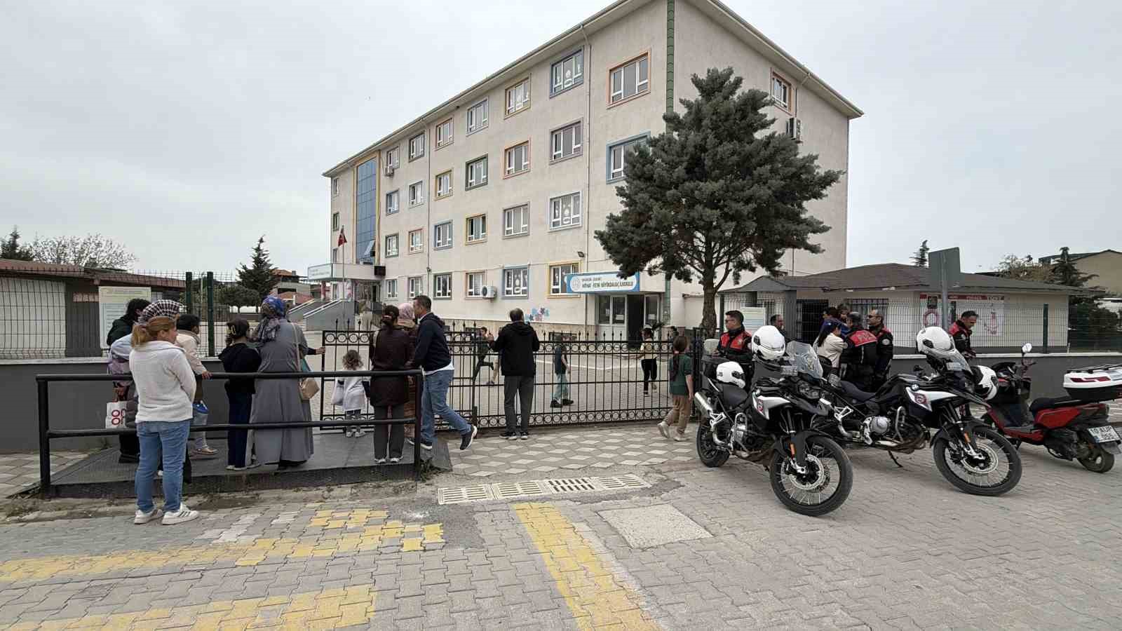 okullarda huzurun ve guvenligin saglanmasi icin ekipler gorev basinda 4 KpYr5Ik6