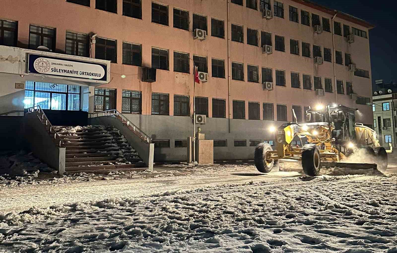 okullarda kar temizligi yapiliyor 3 SfwfFE2s