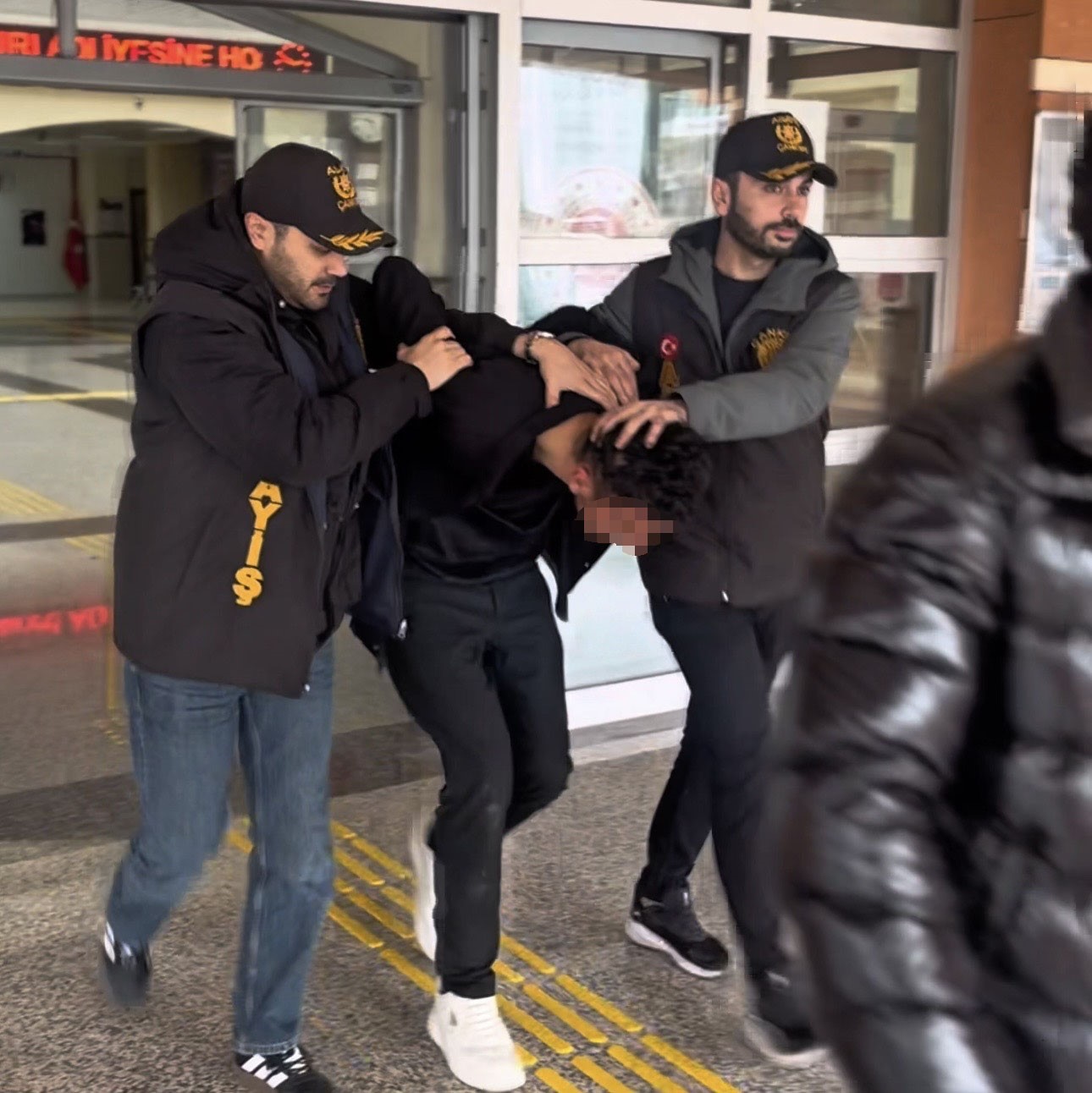 okullardan hirsizlik yapan sahis yakalandi 1 EjugSiBa