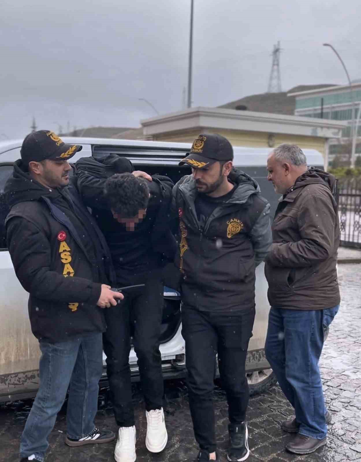 okullardan hirsizlik yapan sahis yakalandi 3 NGFYp4Zu