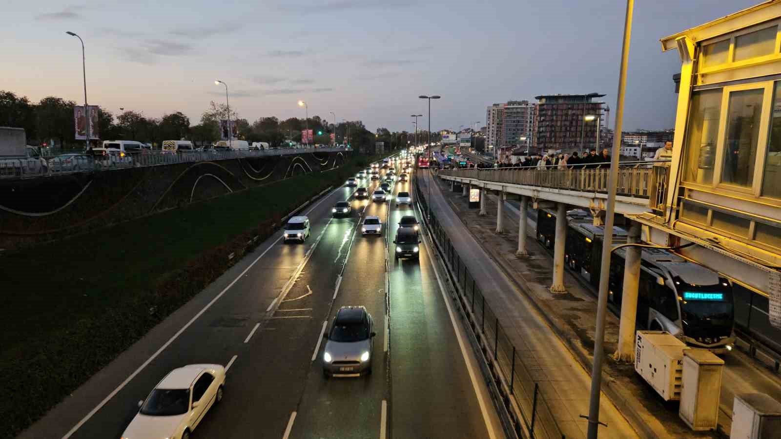 okullarin acilmasiyla istanbulda trafik yogunlugu yasandi 3 6GZJBEuf