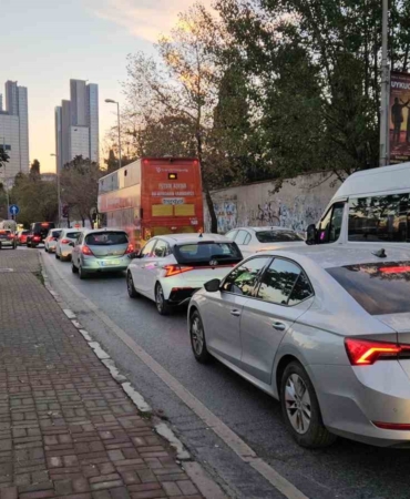 okullarin-acilmasiyla-istanbulda-trafik-yogunlugu-yasandi-ygSFXR4S.jpg