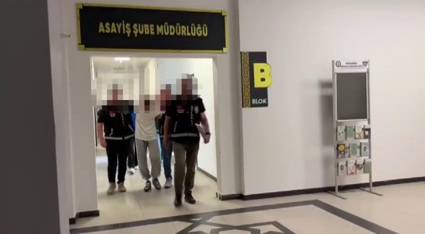 oldurulen oglunun dogum gununu mezari basinda kutladi 1