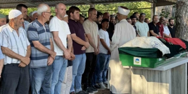 oldurulen-oglunun-dogum-gununu-mezari-basinda-kutladi-MCzNBEKl.jpg