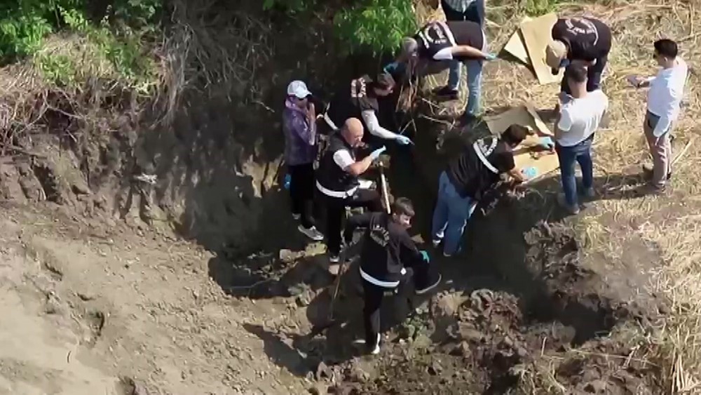 Öldürülüp bahçeye gömülen kadının cesedi ve katilleri 14 yıl sonra bulundu 4 oldurulup bahceye gomulen kadinin cesedi ve katilleri 14 yil sonra bulundu 0 5ly4pmJS