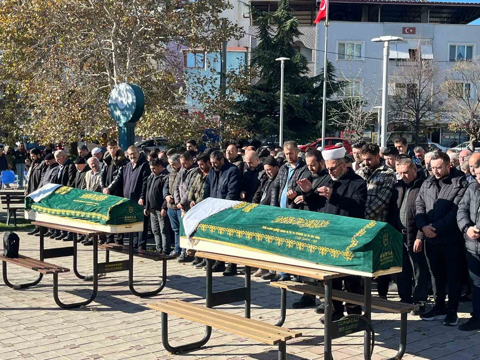 oldurup intihar etmisti kiziyla yanyana topraga verildi 0 DFPlqRU4