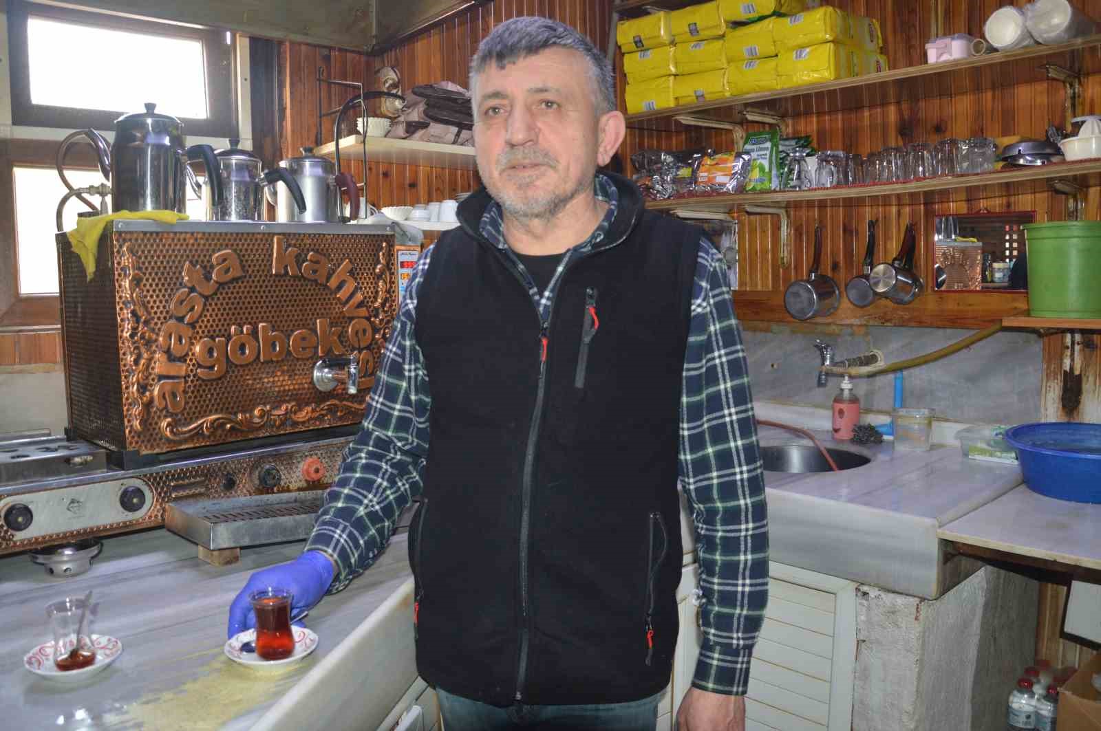olen musterilerinin hatiralarini kiraathanenin duvarinda yasatiyor 5 NBKNhpQ3