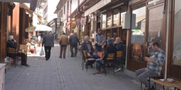 olen-musterilerinin-hatiralarini-kiraathanenin-duvarinda-yasatiyor-nY2Ui8Zs.jpg