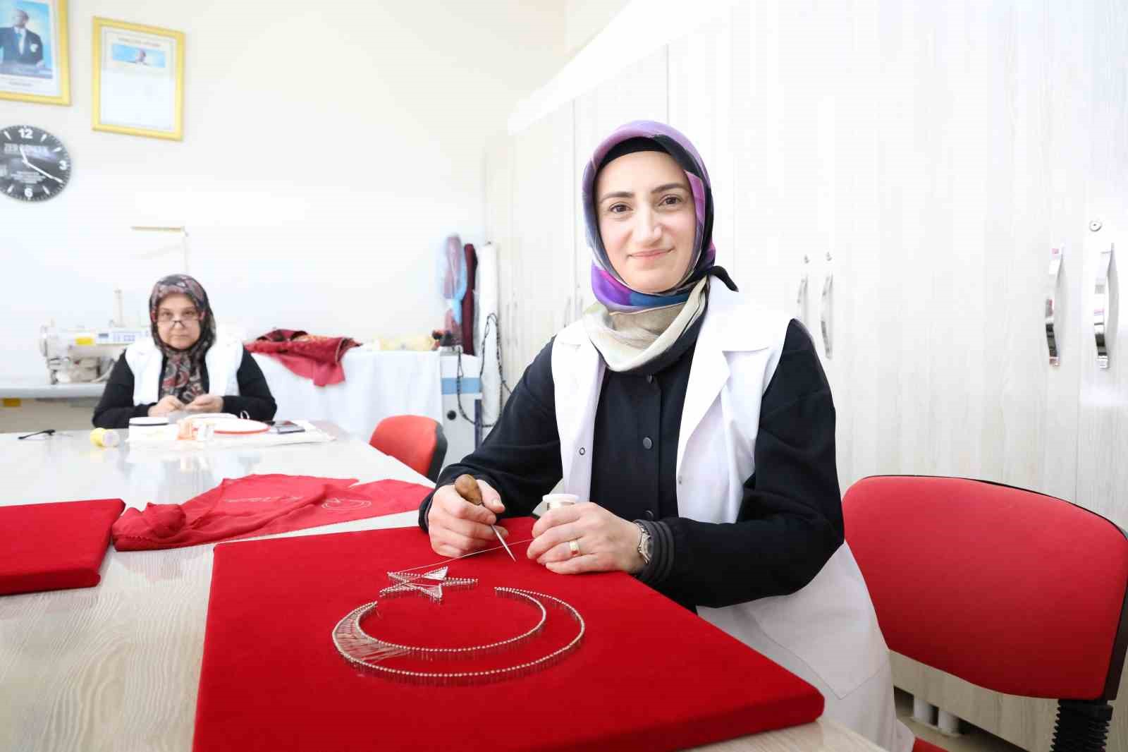 olgunlasma enstitusunde cumhuriyetin 102 yilina ozel bayrak temali eserler islendi 2 dpLFhpb3
