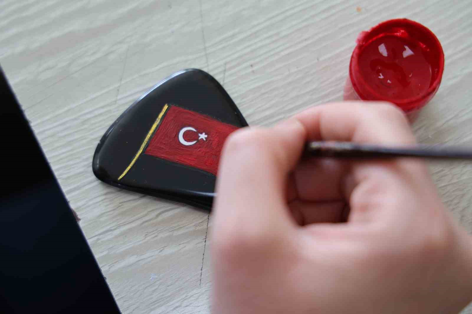 olgunlasma enstitusunde cumhuriyetin 102 yilina ozel bayrak temali eserler islendi 4 nXDkhqmY
