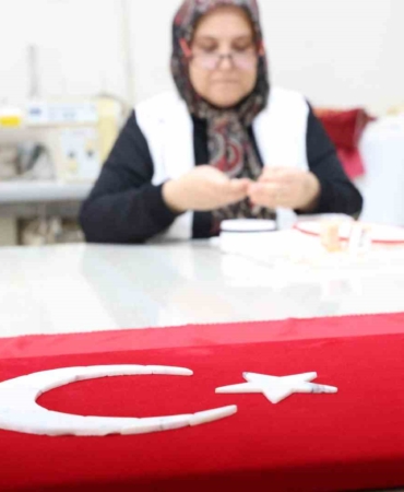 olgunlasma-enstitusunde-cumhuriyetin-102-yilina-ozel-bayrak-temali-eserler-islendi-eDtk5a1l.jpg