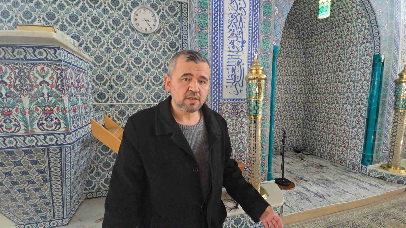 oltali hirsiz camiden mikrofon caldi 3 K7zVr3pS