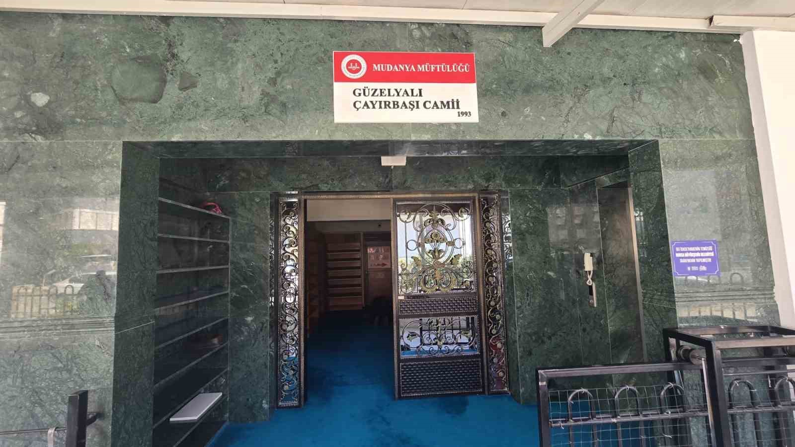 oltali hirsiz camiden mikrofon caldi 4 5VCZbbO8