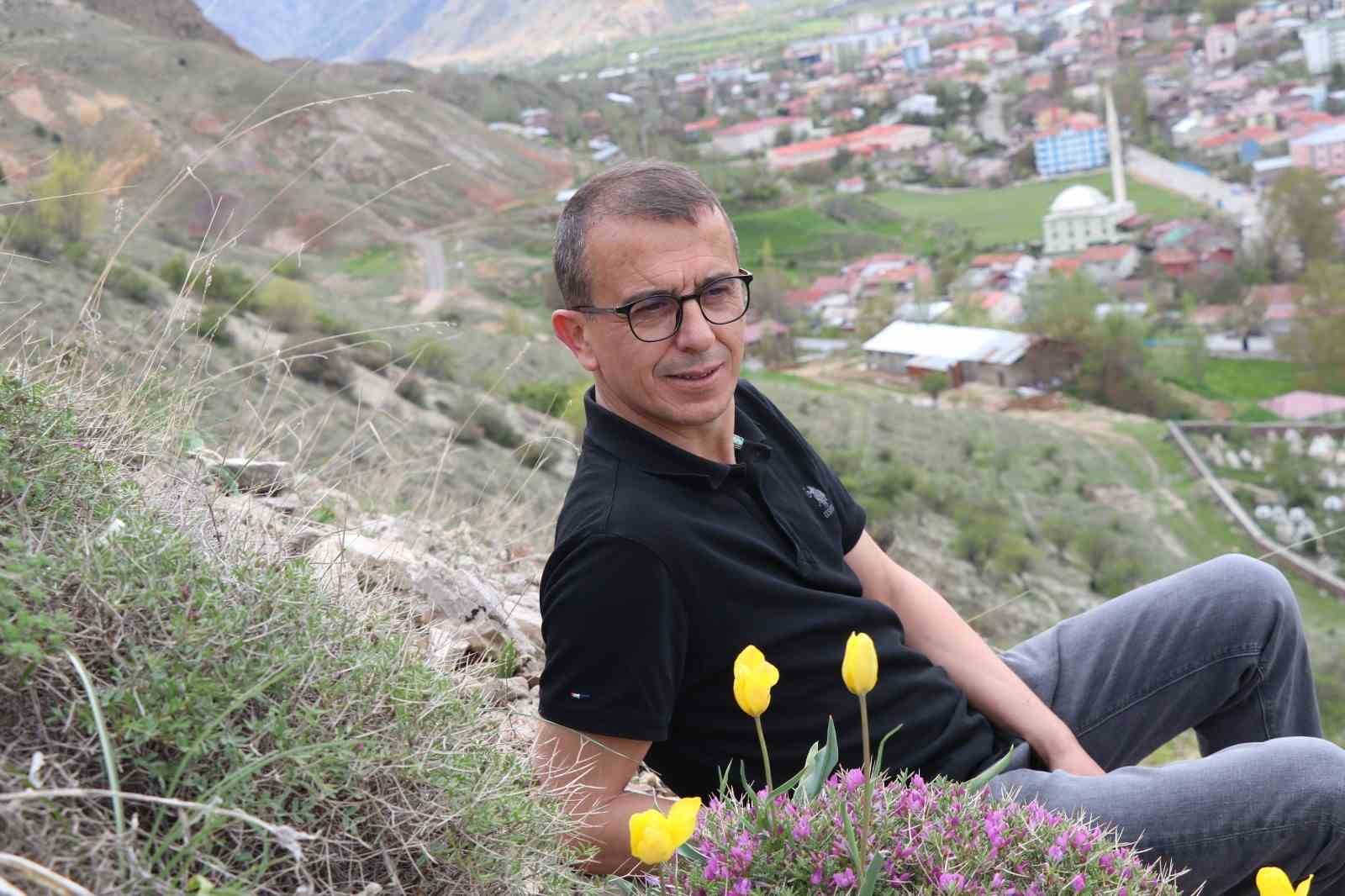 oltuda acan laleler renk cumbusu olusturuyor 4 RIt6JLDu