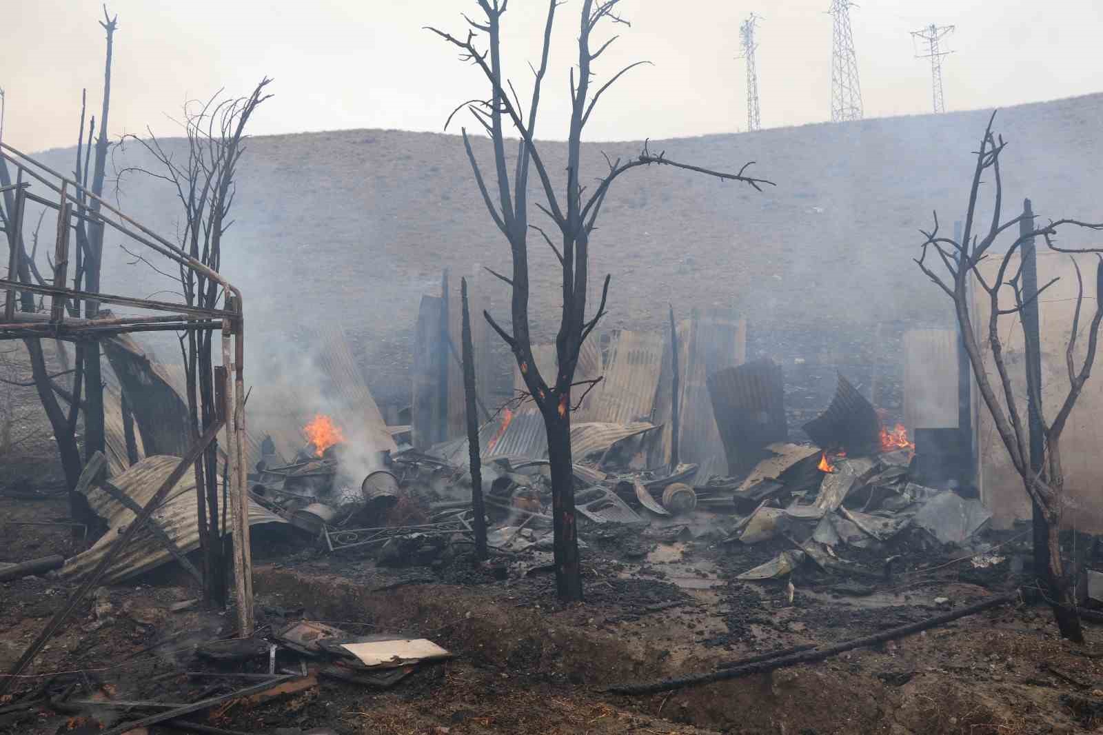 oltuda korkutan yangin ari kovanlari yandi 3 ivaMhcrp
