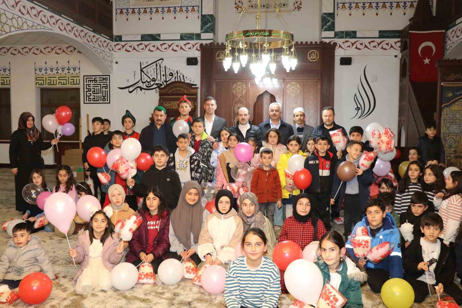 oltuda miniklere hos geldin ramazan programi 0 O4TaYcCi