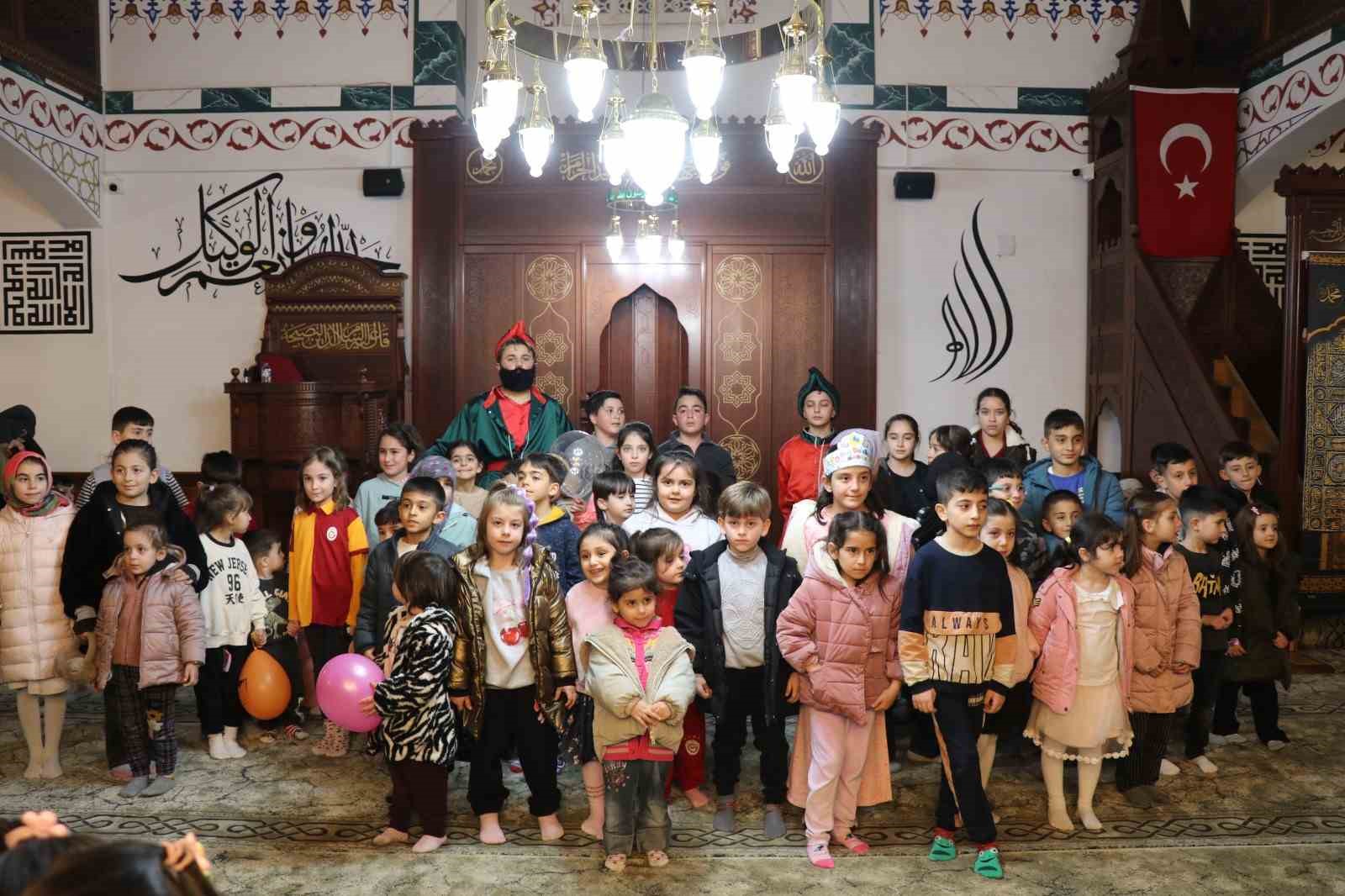 oltuda miniklere hos geldin ramazan programi 5 RGs8N8rw