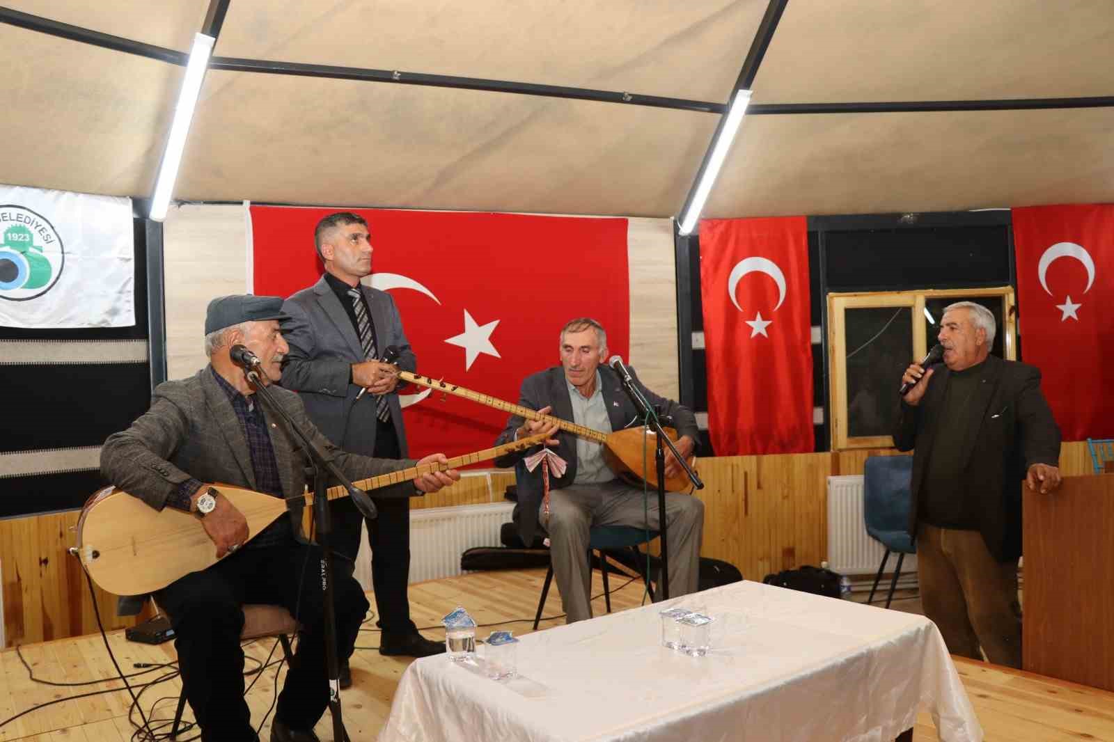 oltulu asik mevlut ihsani anildi 2 hXZzXDOG