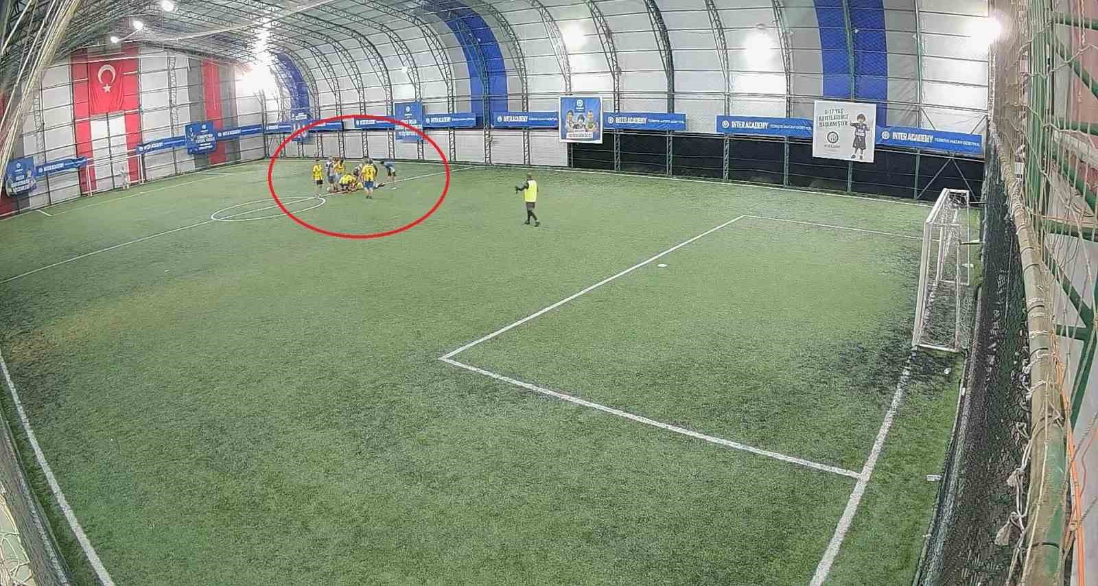 olum hali sahada futbol oynarken yakaladi 2 iKJzGEQK