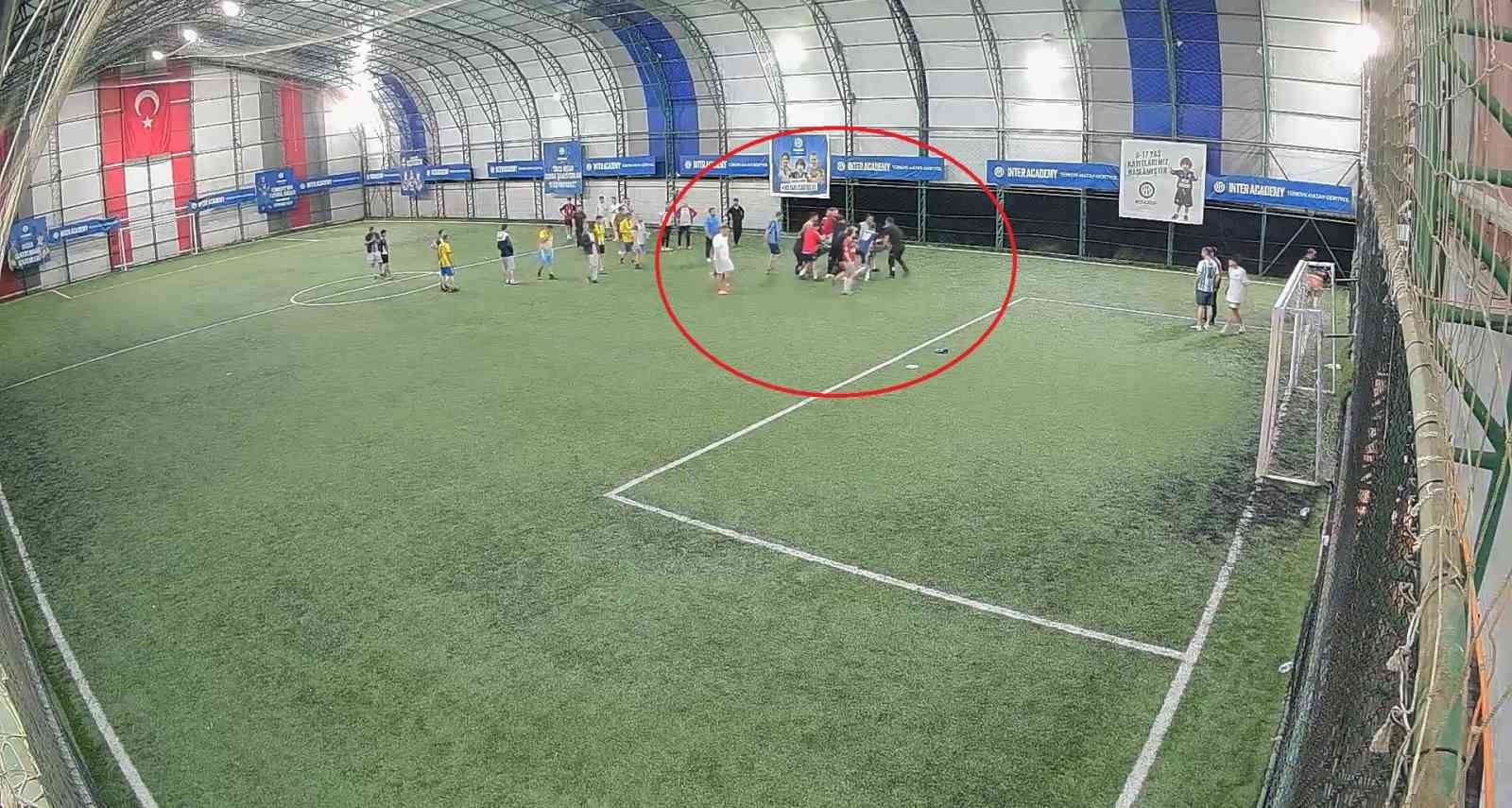 olum hali sahada futbol oynarken yakaladi 3 ppkvRzXA