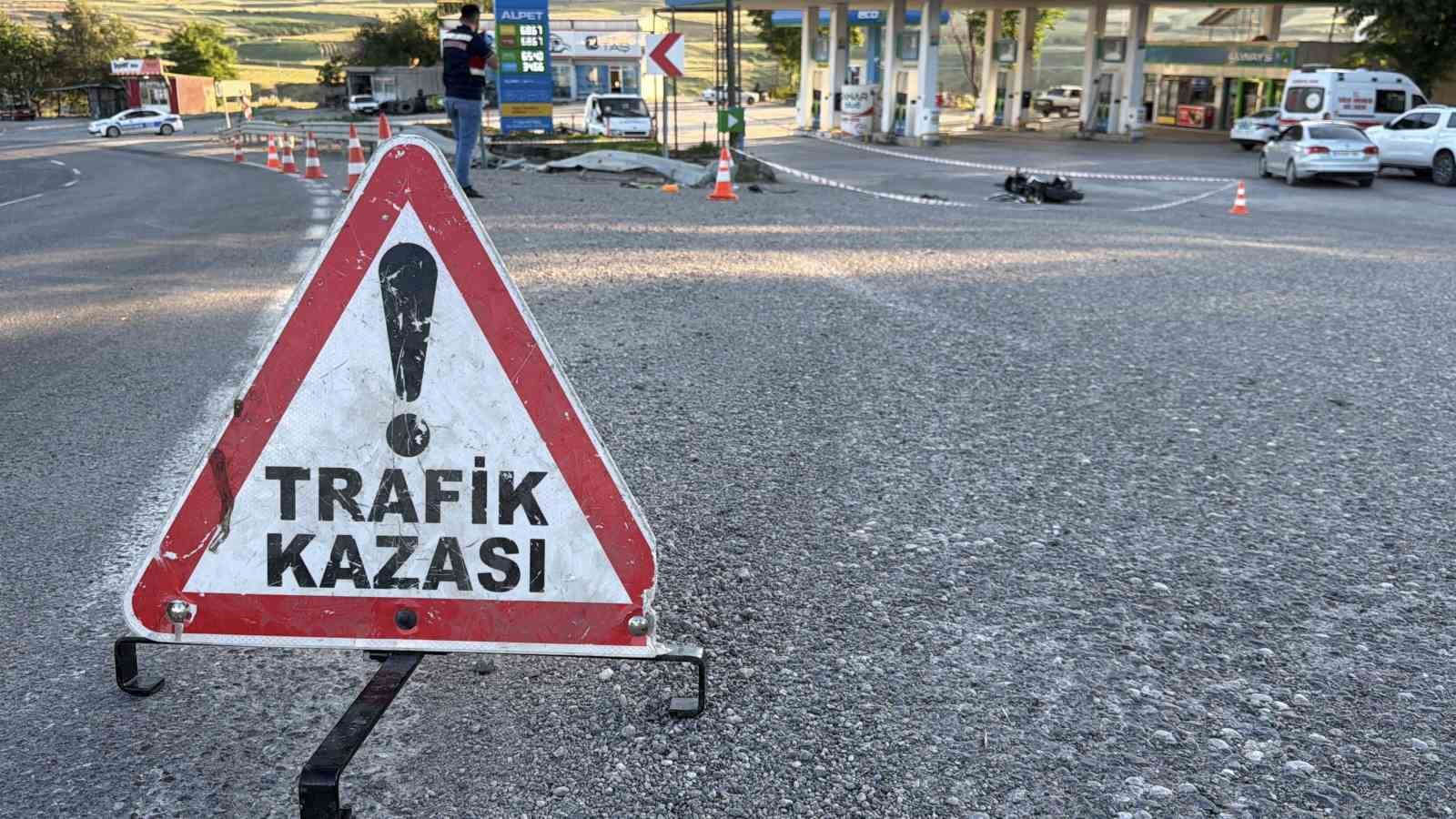 olum virajinda motosiklet takla atti 1 olu 0 OVpneRgk