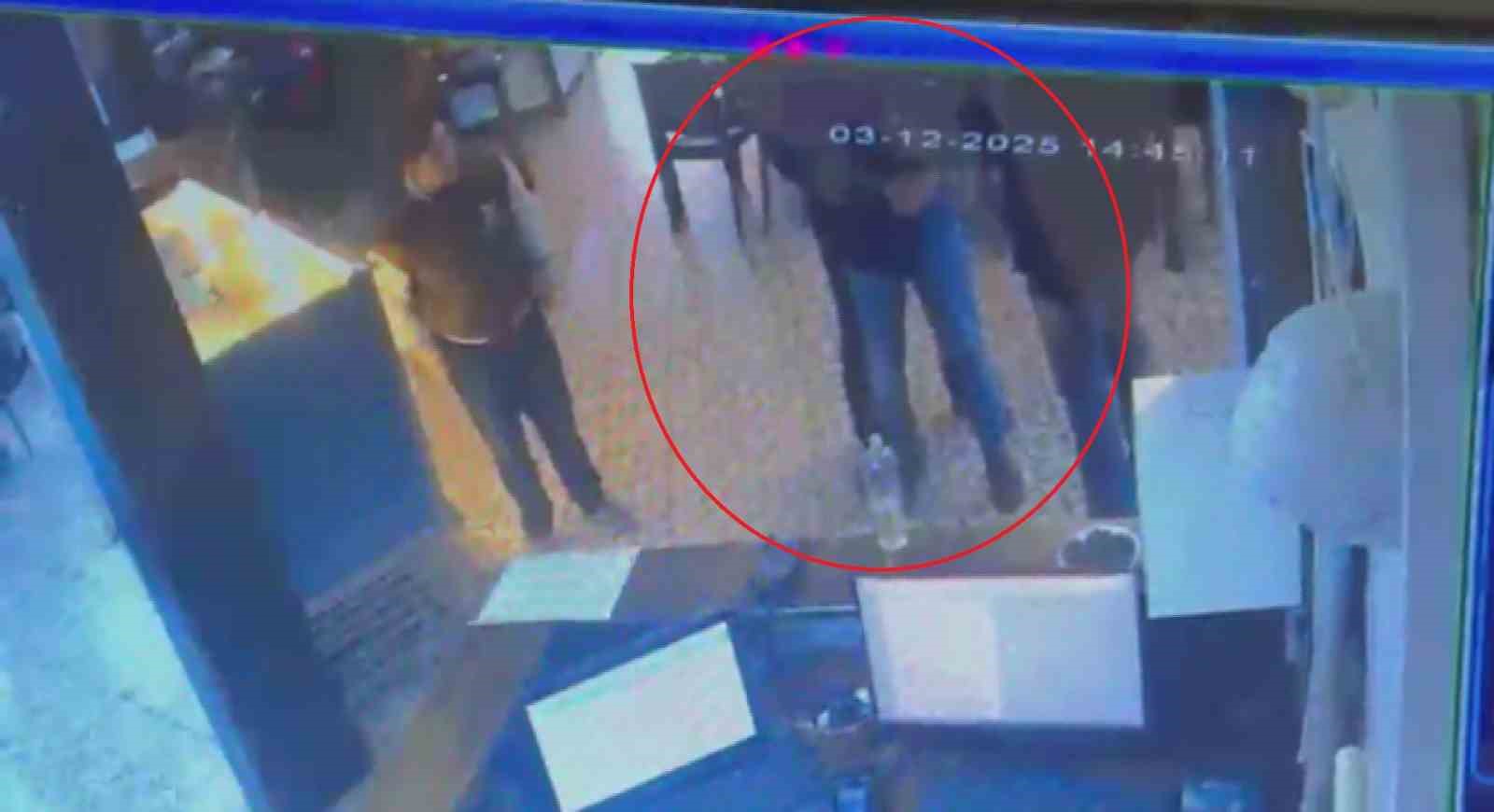 ‘Ölüyorum’ diye bağıran müşteriyi, garsonun heimclich manevrası hayata tutundurdu 4 oluyorum diye bagiran musteriyi garsonun heimclich manevrasi hayata tutundurdu 0 9ShEjQuX