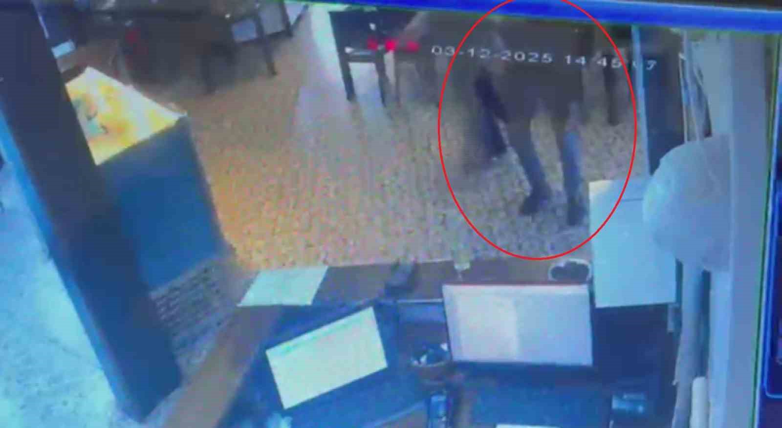 ‘Ölüyorum’ diye bağıran müşteriyi, garsonun heimclich manevrası hayata tutundurdu 5 oluyorum diye bagiran musteriyi garsonun heimclich manevrasi hayata tutundurdu 1 8vacBfki