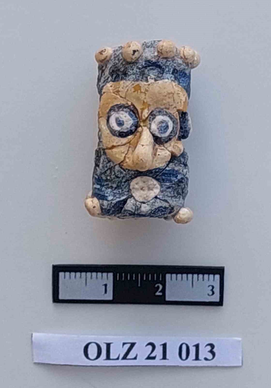 oluz hoyukte fenikelilerin izine rastlandi insan basli cam boncuklar ve kupten bebek mezarlari bulundu zEbO55JC