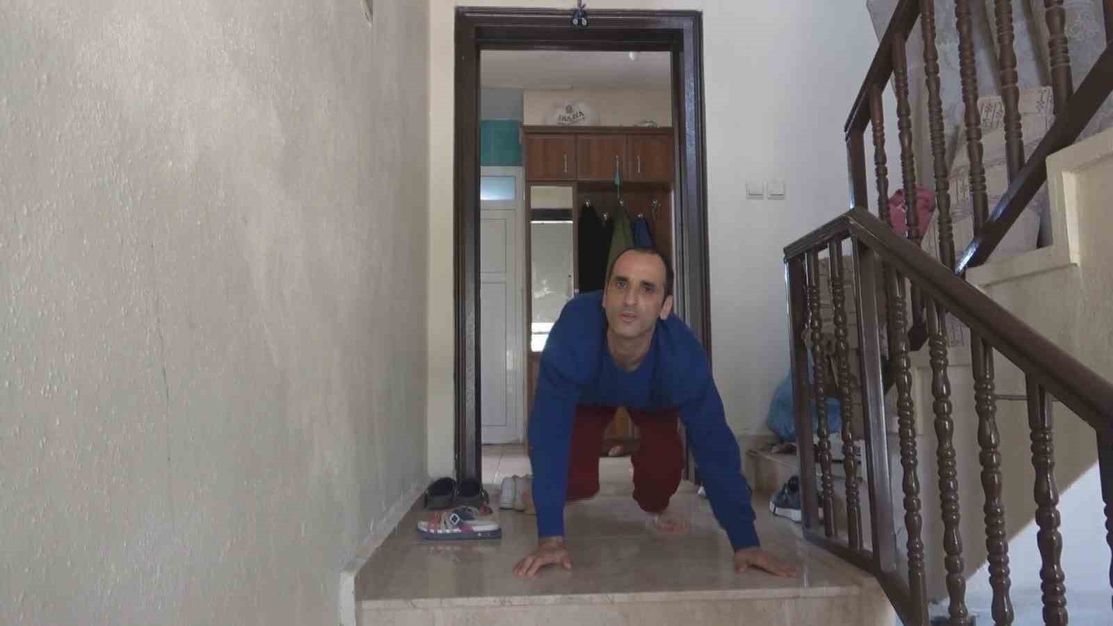 omrunu adadigi 3 engelli evladina gozu gibi bakiyor 4 LLSAXu8u