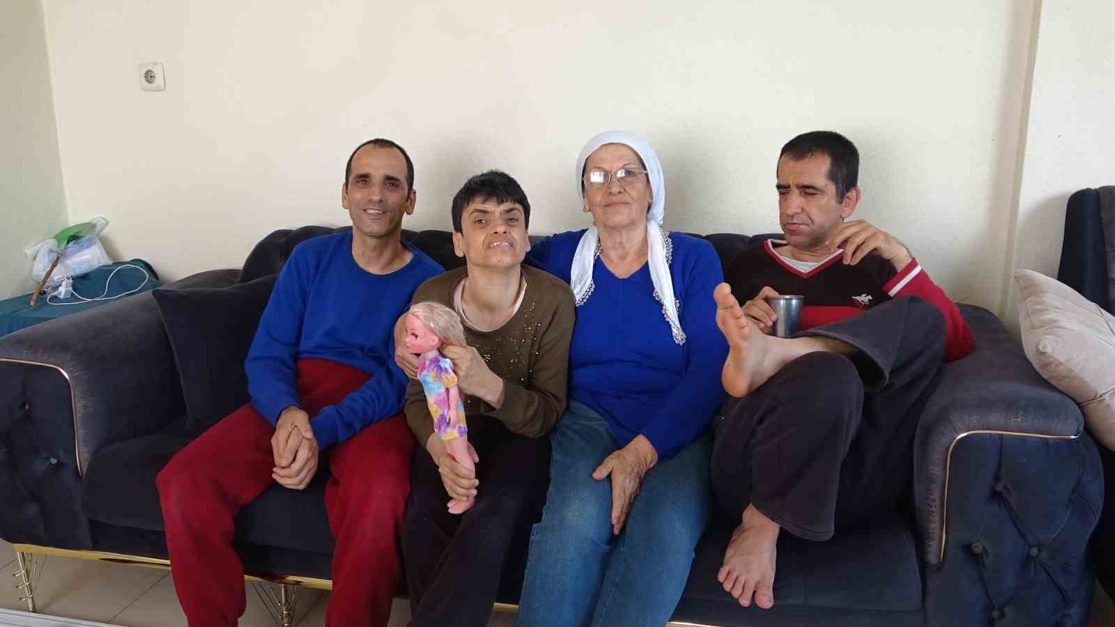 omrunu adadigi 3 engelli evladina gozu gibi bakiyor 6 lsQmEBHF