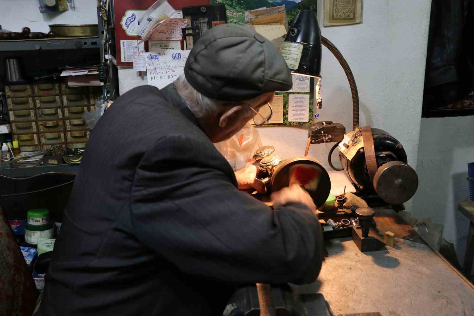 omrunu anahtara adadi 84 yasinda h l tezg h basinda 1 HYRQO5kp