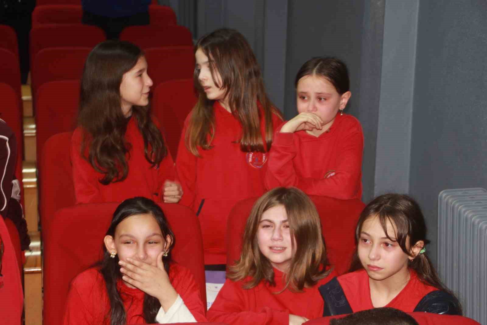 omrunun 46 yilini ogrencilerine adadi emekli olan ogretmene duygusal veda 6 88mO8mZp