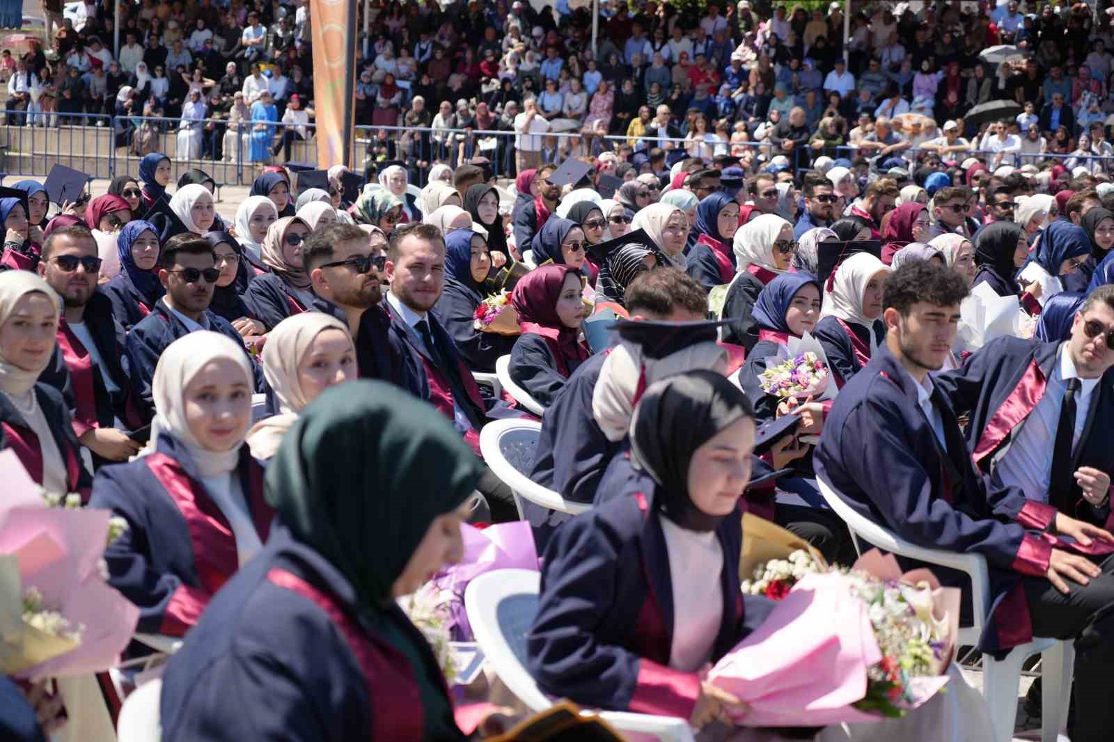 OMÜ İlahiyat Fakültesi’nde mezuniyet heyecanı 9 omu ilahiyat fakultesinde mezuniyet heyecani 5 XhuDiw6J