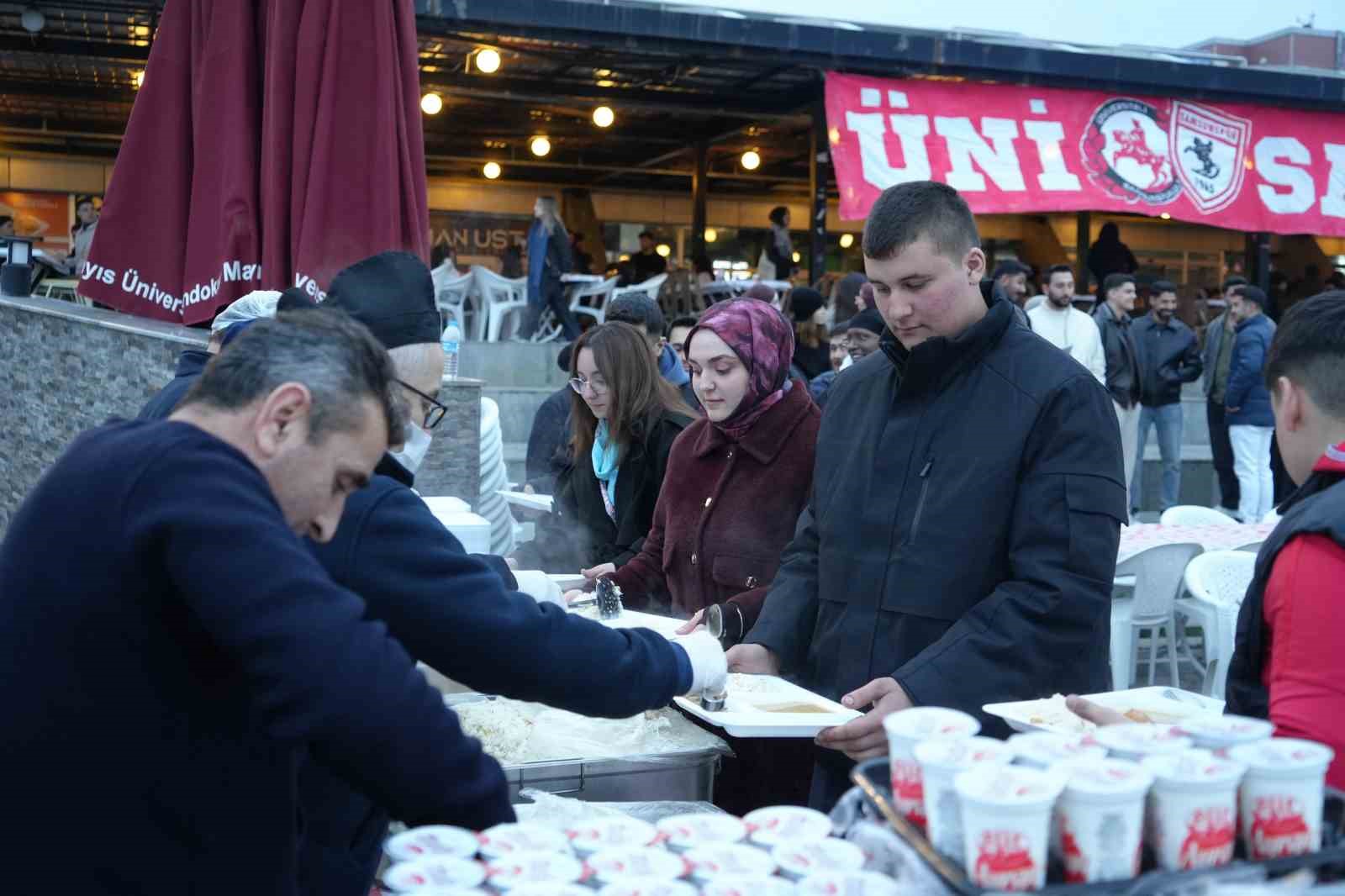 omude 2 bin kisi ayni iftar sofrasinda bulustu 1 nTdC423V