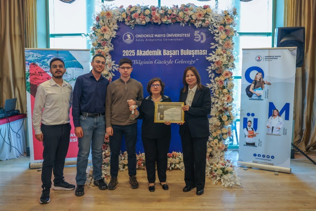 omude 2025 yilinin one cikan akademik basarilari odullendirildi 5 B8j8QfY4