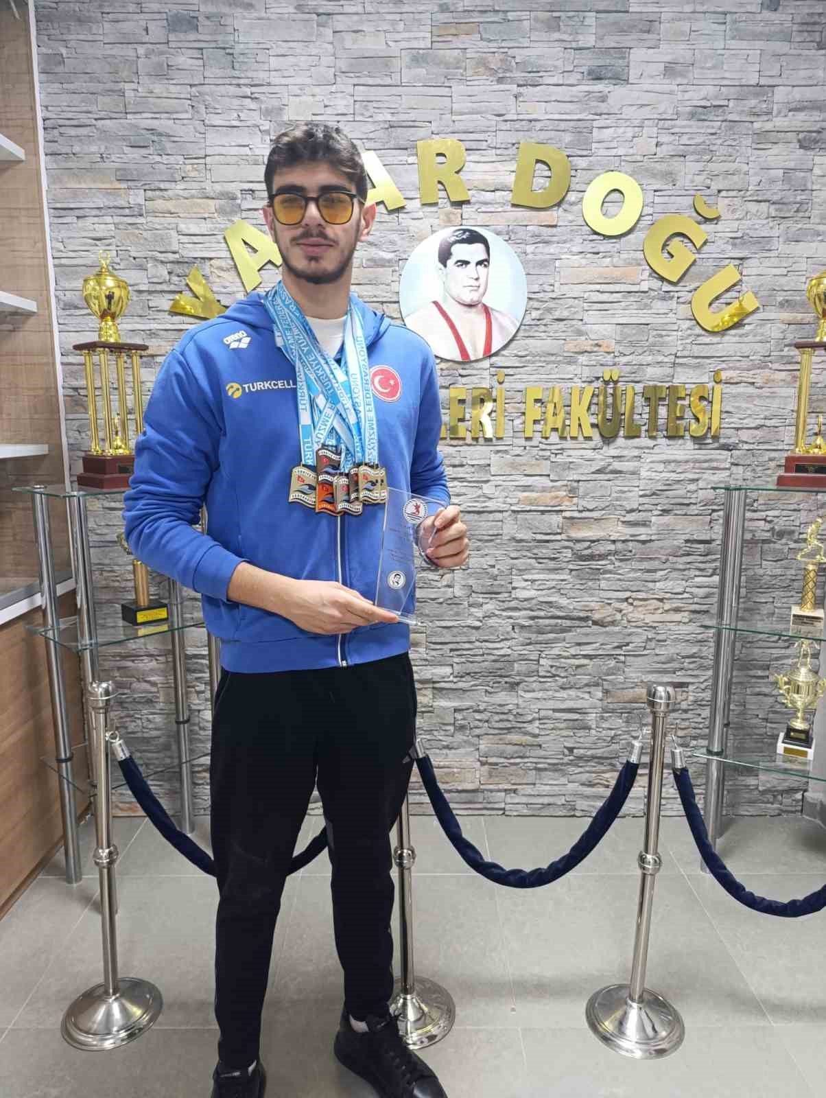 omulu yuzucuden antalyada madalya yagmuru 1 E3XtsPkA