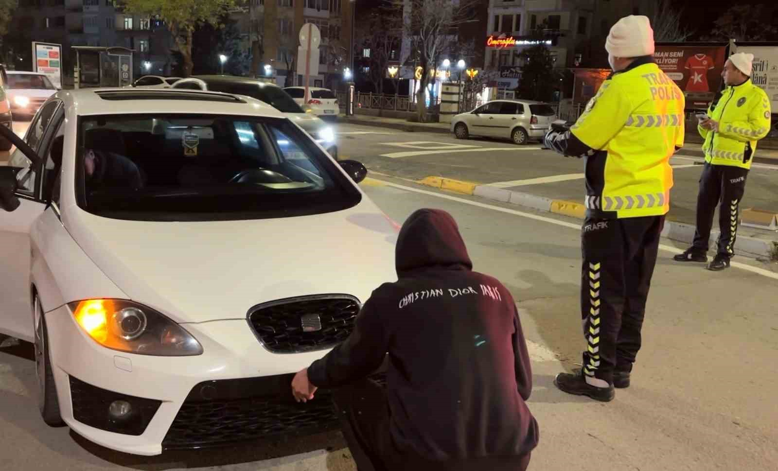 on plakasi takili olmayan arac surucusune 4 bin lira ceza 1 UYHCkEEA