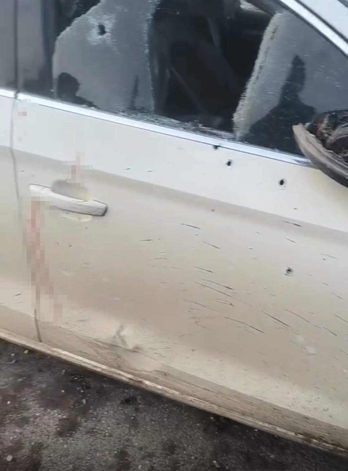 once alkol aldilar sonra bindikleri otomobili kursun yagmuruna tuttular 3 wQ3IizQ1