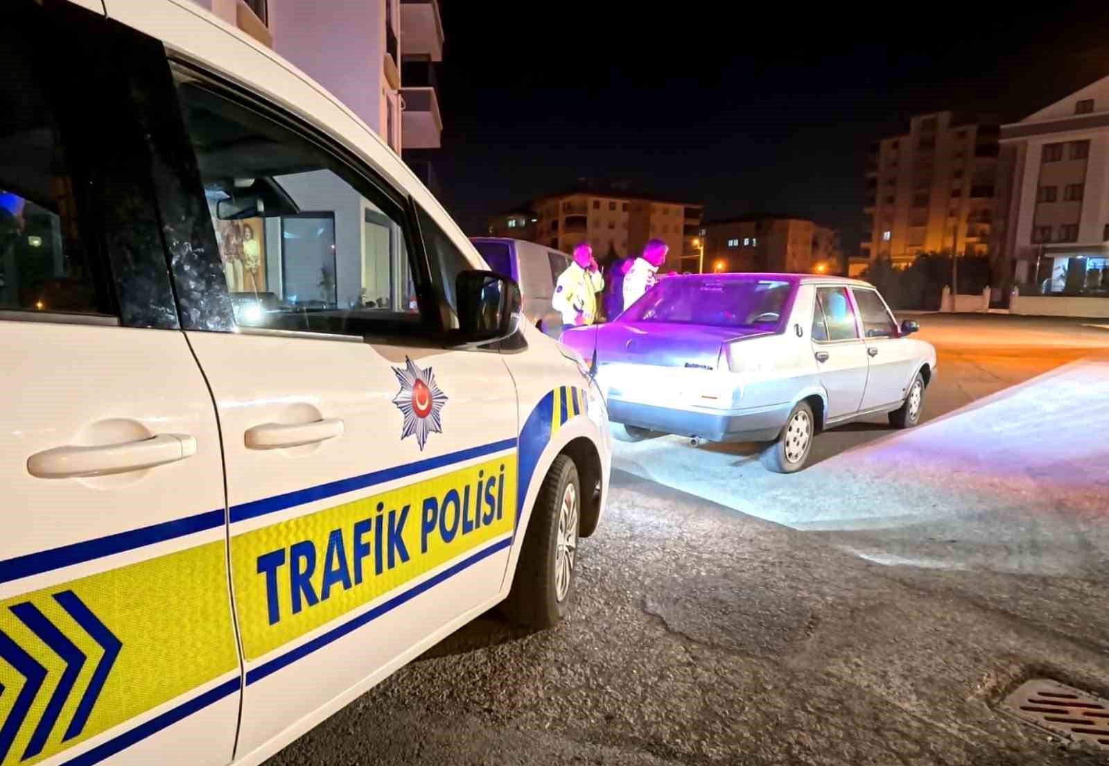 once aracla sonra yaya olarak kacti surucusunun kayiplara karistigi aracin plakasina 54 bin 879 lkRhAJfu