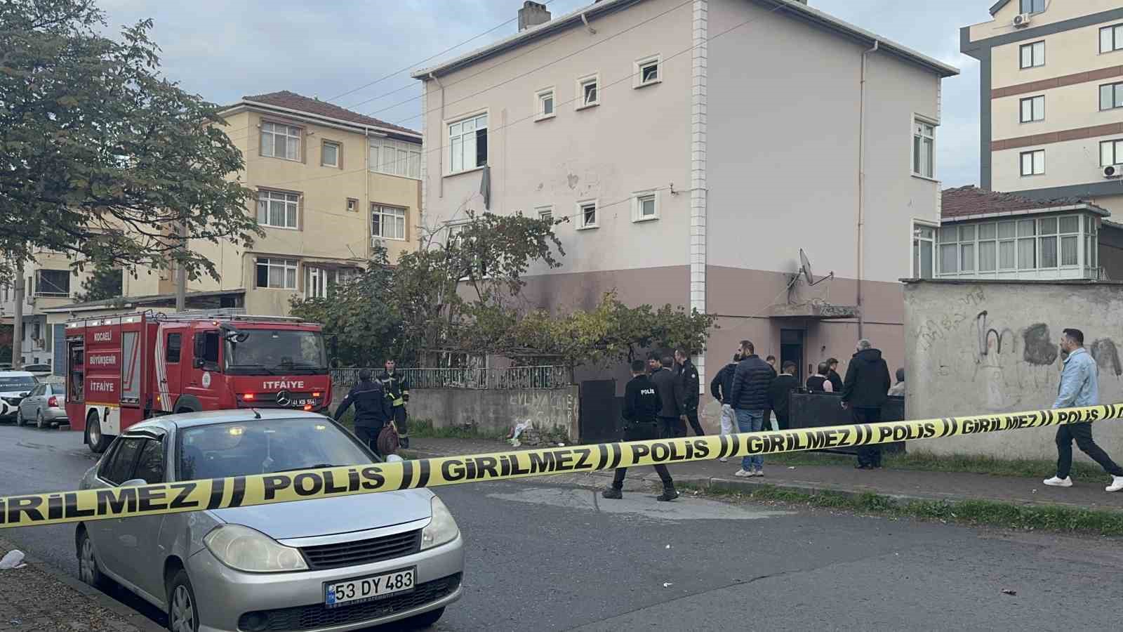 once bicak cekti sonra binayi yakti isciler alevlerden carsaf baglayarak kurtuldu 0 lVvGZU7I