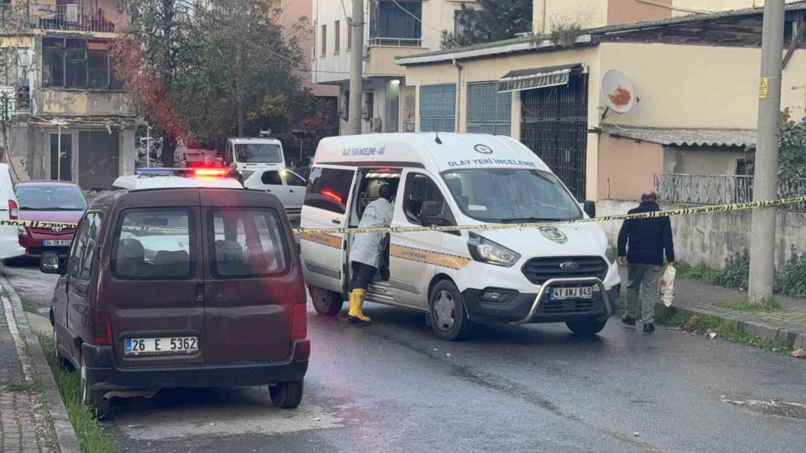 once bicak cekti sonra binayi yakti isciler alevlerden carsaf baglayarak kurtuldu 5 GJauDRdN