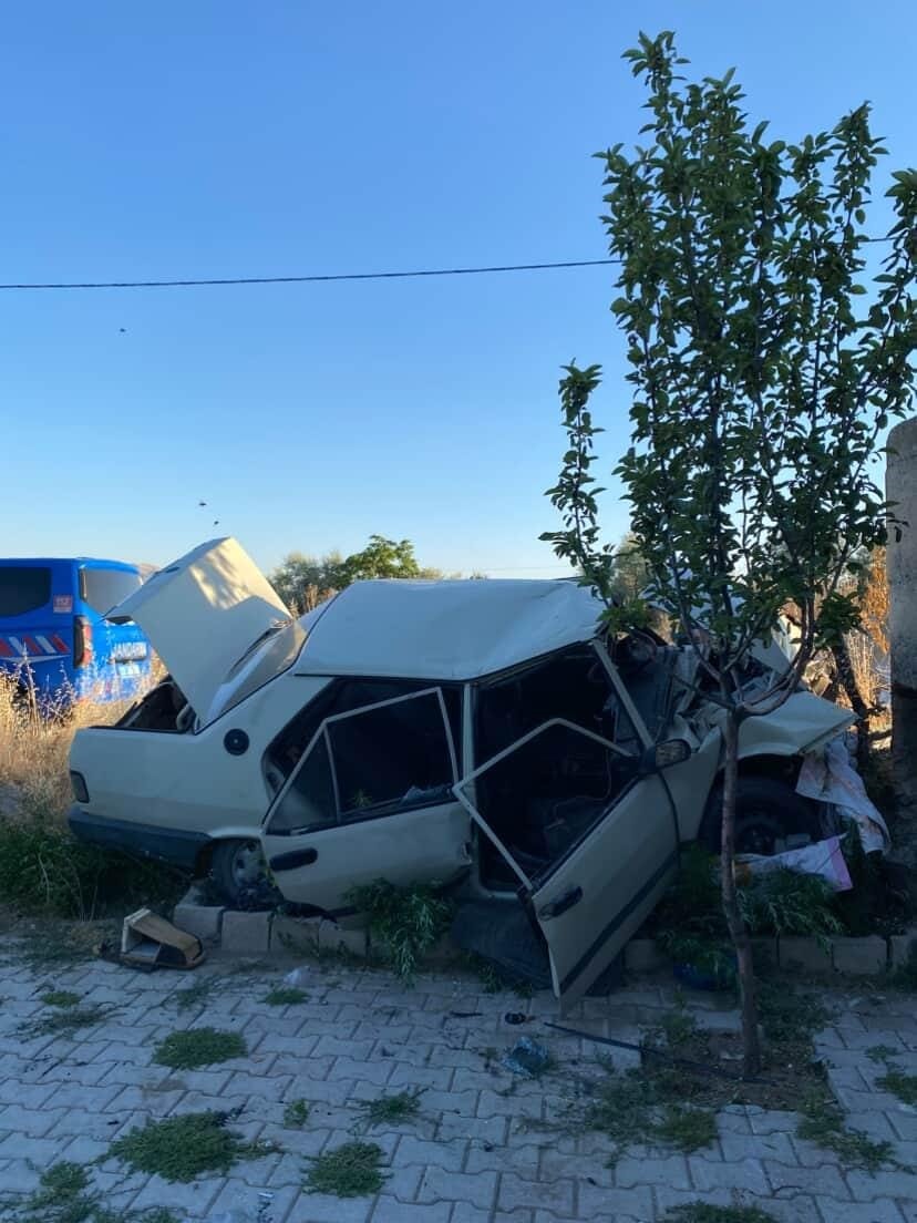 once cop konteynerine ardindan duvara carpti otomobil hurdaya dondu surucu yaralandi 0 qFrKE3fS