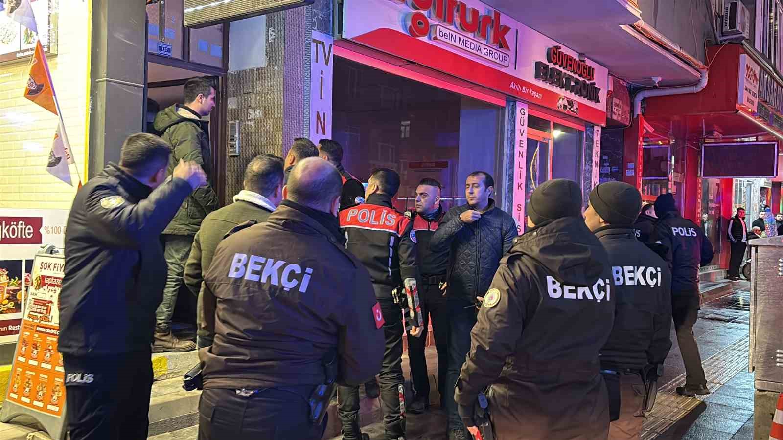 once eski esini ve kuzenini ardindan kendini vurdu 3 olu 8 MUfuI6QN