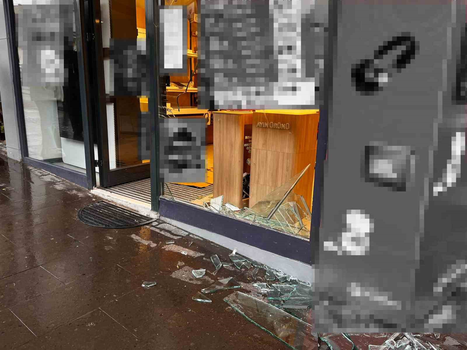 once kaldirima cikti sonra dukkana girdi 0 6UEWdydu