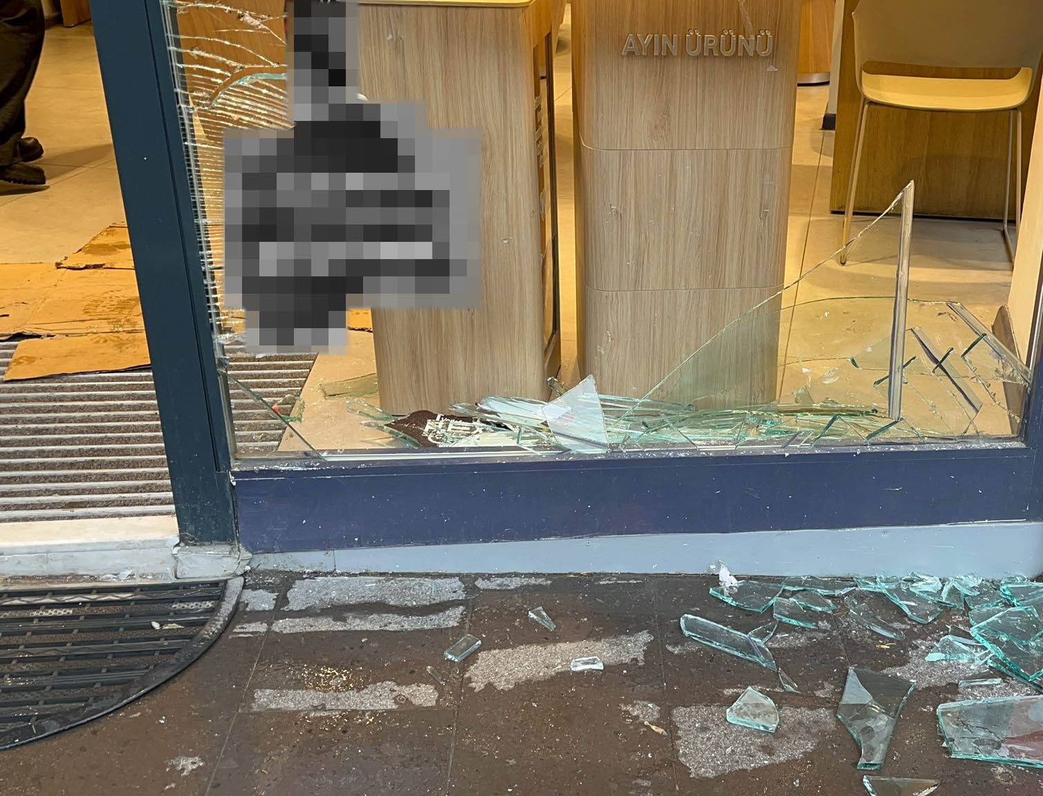 once kaldirima cikti sonra dukkana girdi 2 mn2cE7s8