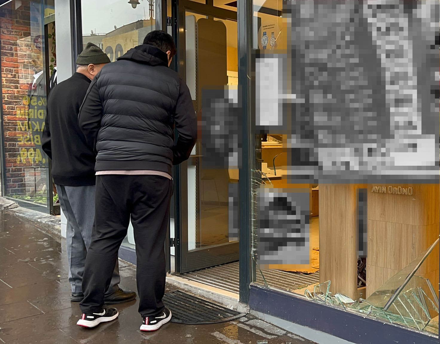 once kaldirima cikti sonra dukkana girdi 3 a7S4Q3UA